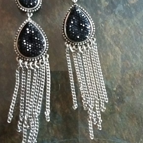 Earrings - Picture 5 of 8